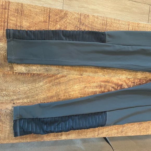 XS UFC LEGGINGS - Picture 2 of 4